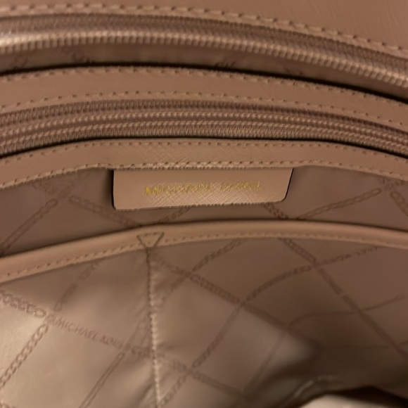 NWOT MK LARGE TOTE - Picture 7 of 9